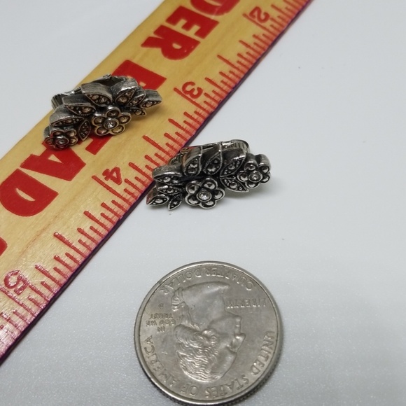 Vintage Clip Earrings - Picture 4 of 4